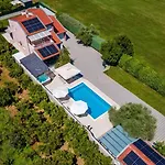 Jerkovic Neretva By Guide Vila *